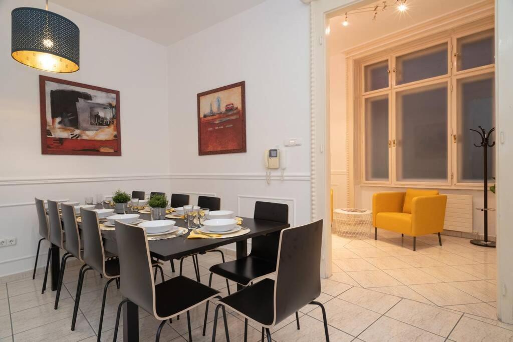 Best Located, 150 M2 5 Bedrooms Apt., Будапешт Экстерьер фото